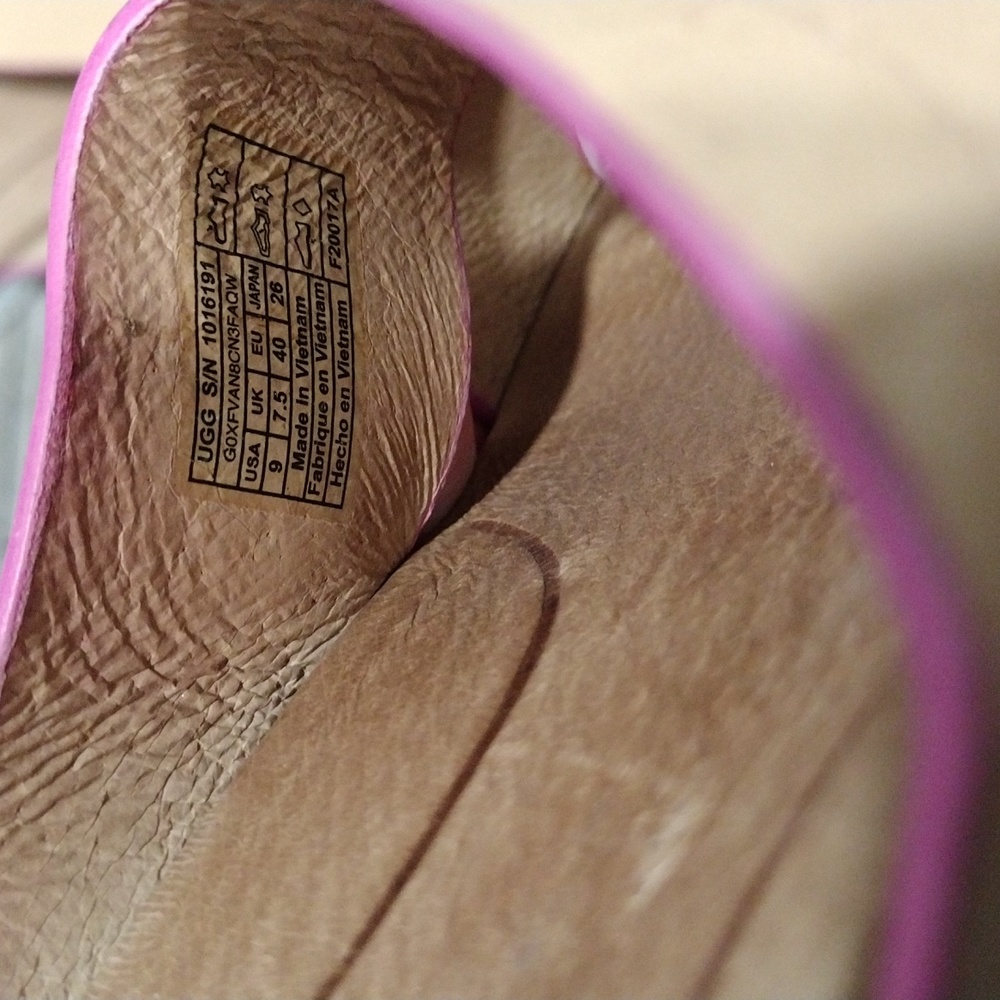 UGG womens light tan leather sandals with purple trim. Size 9 - Picture 9 of 14